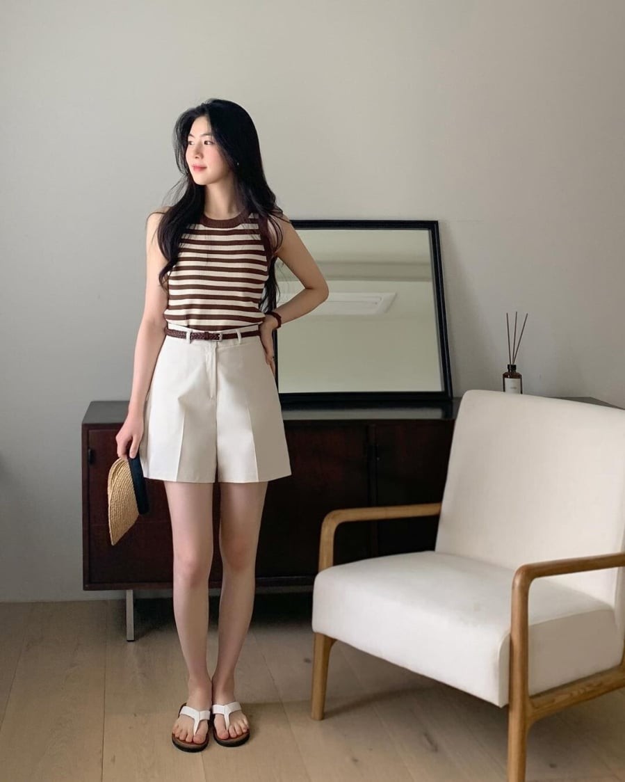 Trong những ngày thời tiết oi bức, sự kết hợp giữa chiếc áo này và quần short gần như là lựa chọn lý tưởng. 