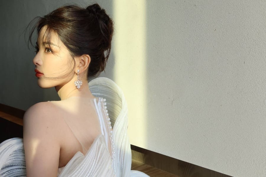 1702088456-co-gai-dep-nhat-trung-quoc-tua-tien-nu-giang-tran-khi-dien-vay-cua-ntk-viet-406491650_705679838233972_8441120875398565284_n-1701940019-606-width1620height1080