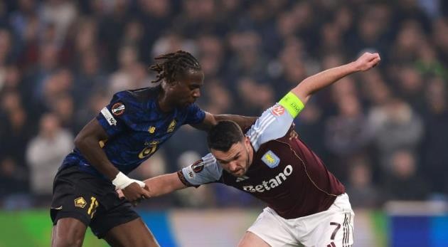  John McGinn có trận đấu ấn tượng.