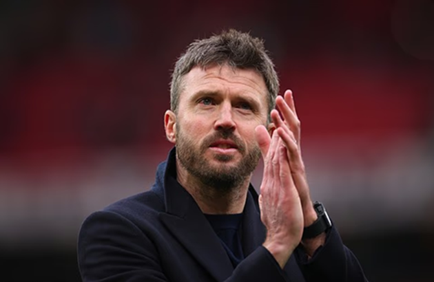 HLV Carrick nói về Fernandes và 