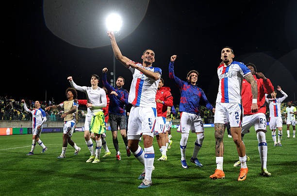 Dù có vé đi tiếp, tương tự như Nottingham, Palace cũng gặp vấn đề lớn nơi tuyến đầu. 