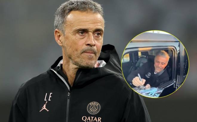 Enrique nở nụ cười trừ khi được hỏi về khả năng dẫn dắt Man United.