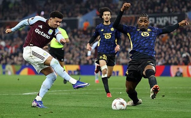 Jadon Sancho tỏa sáng ở trận đấu với Lille.