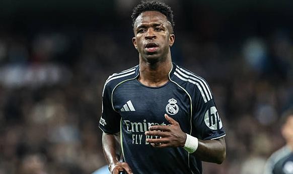Vinicius Junior nhận cảnh báo ở trận đấu với Bayern Munich.
