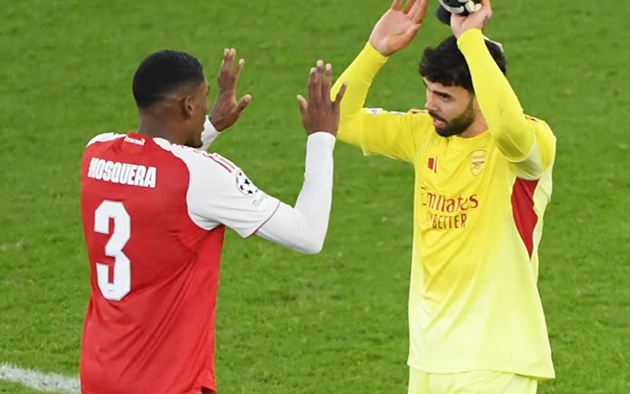 Mosquera cùng Raya là những cầu thủ Tây Ban Nha trong màu áo Arsenal.