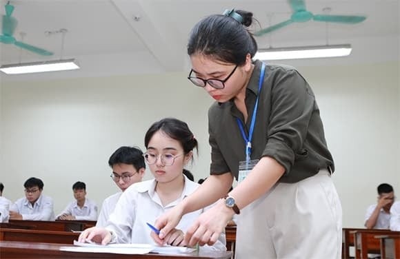 Danh sách môn thi được mở rộng, bổ sung nhiều môn mới như Giáo dục kinh tế và pháp luật, Tin học, Công nghệ… bên cạnh các môn truyền thống.