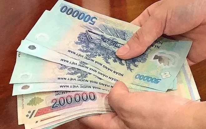 Đáng chú ý, ở phương án thứ nhất, Bộ Nội vụ đề xuất tăng thêm 4,5% và cộng 200.000 đồng/tháng trên mức lương hưu, trợ cấp của tháng 6/2026 đối với nhiều nhóm đối tượng.

