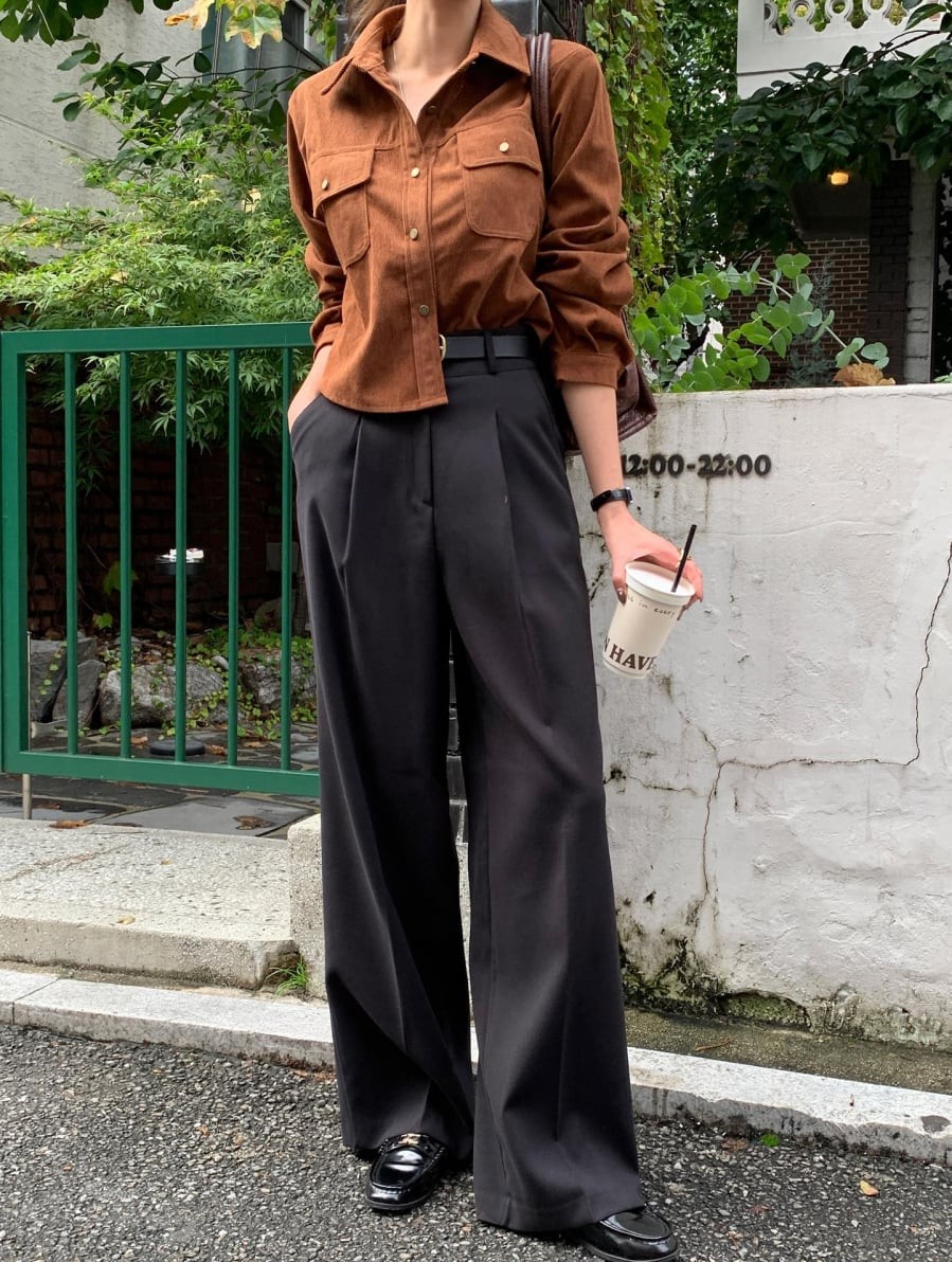 Sau một thời gian ít xuất hiện trong thời trang văn phòng, quần ống vẩy đang dần quay trở lại trong nhiều bộ sưu tập.