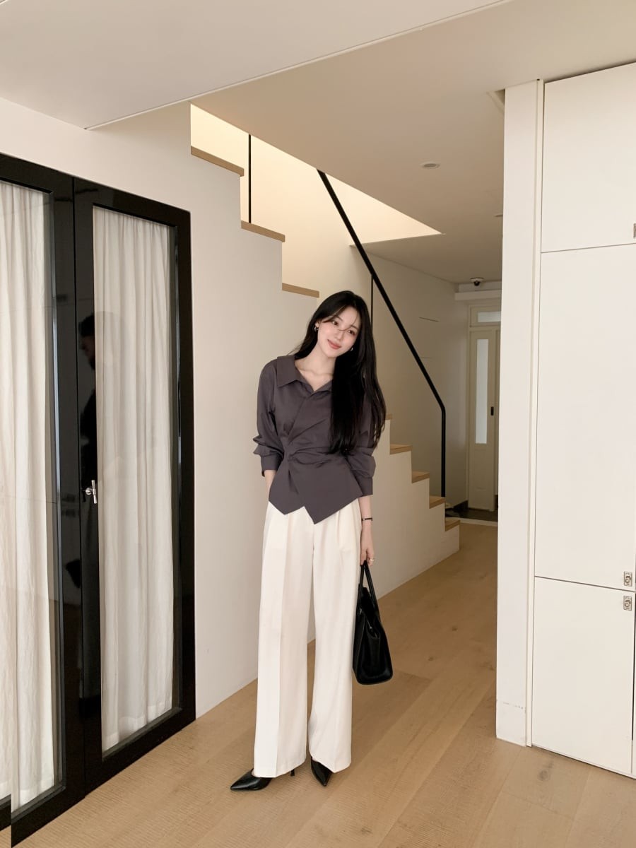  Màu sắc này mang lại cảm giác tươi sáng, gọn gàng và giúp bộ trang phục trở nên nhẹ nhàng hơn trong thời tiết nóng.