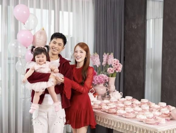 Cô bé bụ bẫm và sở hữu nhiều đường nét dadng yêu, trông hệt 