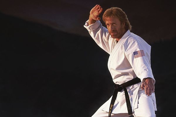 149034680075152-chuck-norris-1--1670495345-987-width600height400.jpg