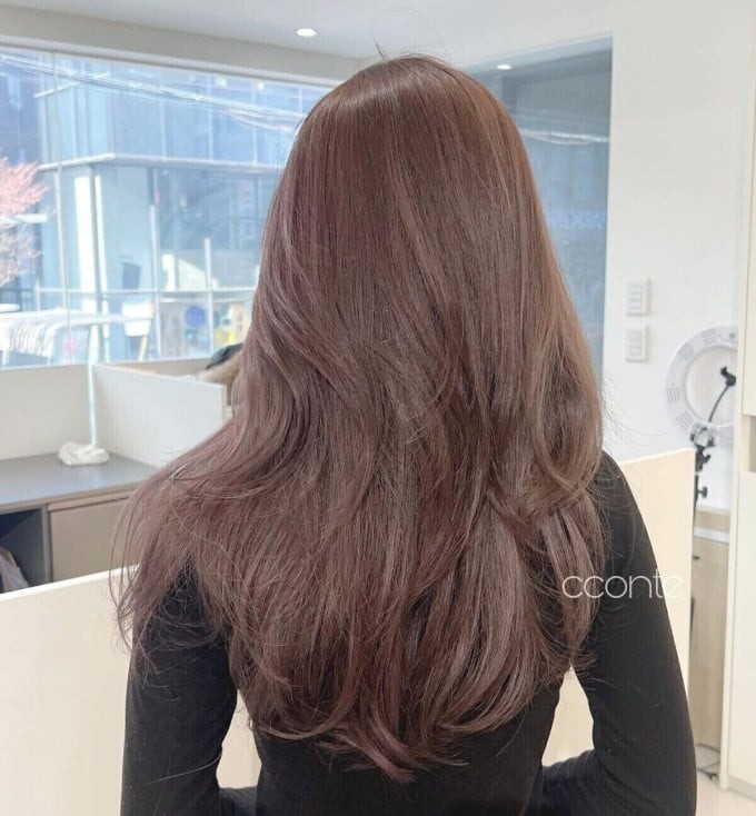 Với đặc điểm phù hợp tông da châu Á, nâu san hô dễ ứng dụng trong nhiều hoàn cảnh khác nhau.