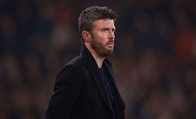 Michael Carrick chưa thể giúp Manchester United bứt phá.