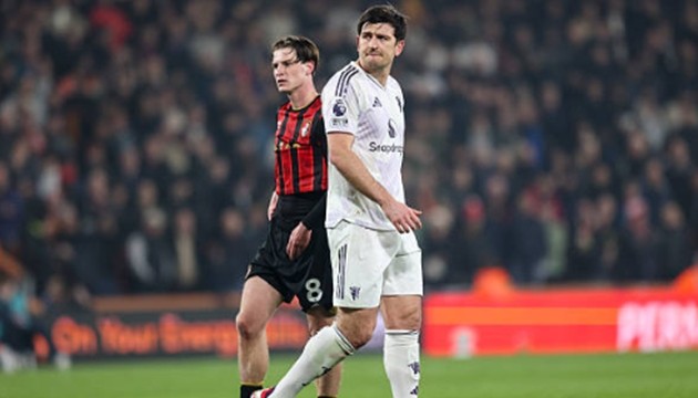 Trung vệ: Harry Maguire (5.9 điểm) Một buổi tối thảm họa đối với trung vệ người Anh ngay trong ngày đánh dấu sự trở lại đội tuyển quốc gia. Sau khi may mắn thoát án phạt ở hiệp một, Maguire đã không rút ra bài học khi tiếp tục phạm lỗi đẩy người với Evanilson trong vòng cấm ở hiệp hai. Sai lầm này không chỉ dẫn đến quả phạt đền cho đối thủ mà còn khiến anh phải nhận thẻ đỏ trực tiếp, trực tiếp phá hỏng nỗ lực giành 3 điểm của toàn đội.