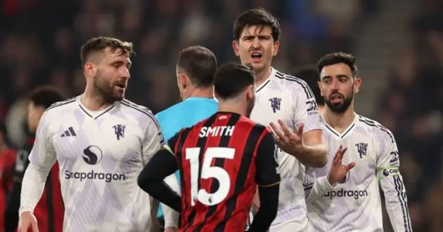 Maguire nhận thẻ đỏ tranh cãi trong trận hòa của Man United.