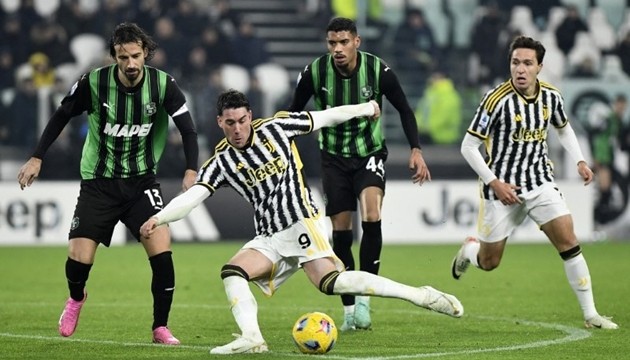 Juventus nỗ lực giành 3 điểm trước Sassuolo.