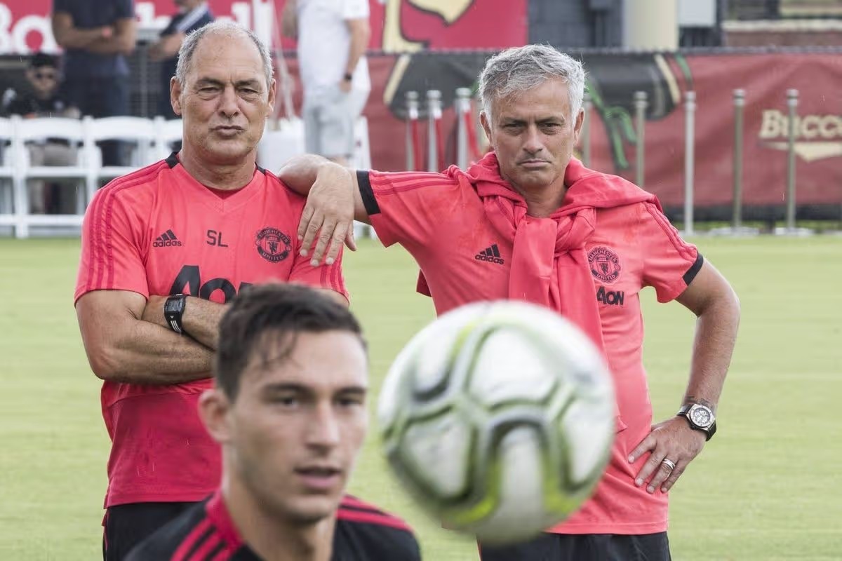 Jose Mourinho và Silvino Louro khi còn huấn luyện tại Man Utd.