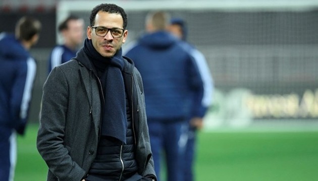 Rosenior đang đối mặt với nhiều áp lực tại Chelsea.