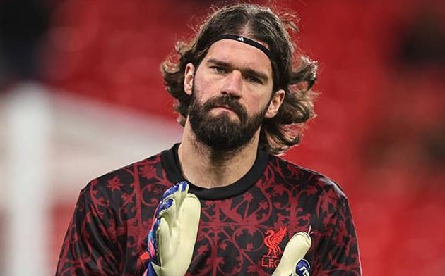 Alisson Becker lại dính chấn thương dài hạn.