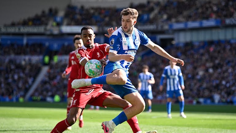 Ryan Gravenberch (6,3): Thi đấu mạnh mẽ ở khu trung tuyến trong giai đoạn đầu, nhưng lại lùi quá sâu và để mất người theo kèm trong tình huống Welbeck hoàn tất cú đúp.