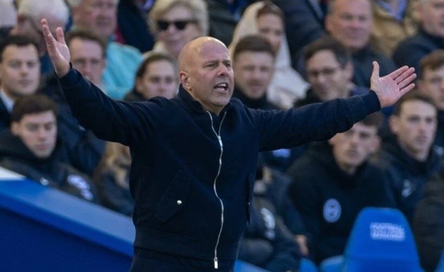 Slot thừa nhận áp lực ở cuộc đua giành vé dự Champions League.