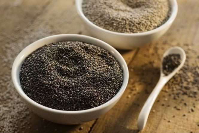 Việc bổ sung hạt chia vào chế độ ăn hằng ngày, chẳng hạn như kết hợp với sữa chua hoặc sinh tố, là cách đơn giản để tăng cường nguồn chất chống oxy hóa tự nhiên. 