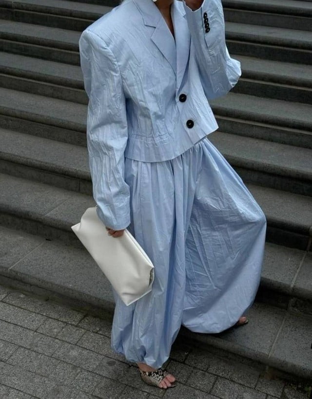 Thay vì gây ấn tượng mạnh, icy blue chinh phục bằng sự nhẹ nhàng và cảm giác dễ chịu, tạo nên sức hút lâu dài.