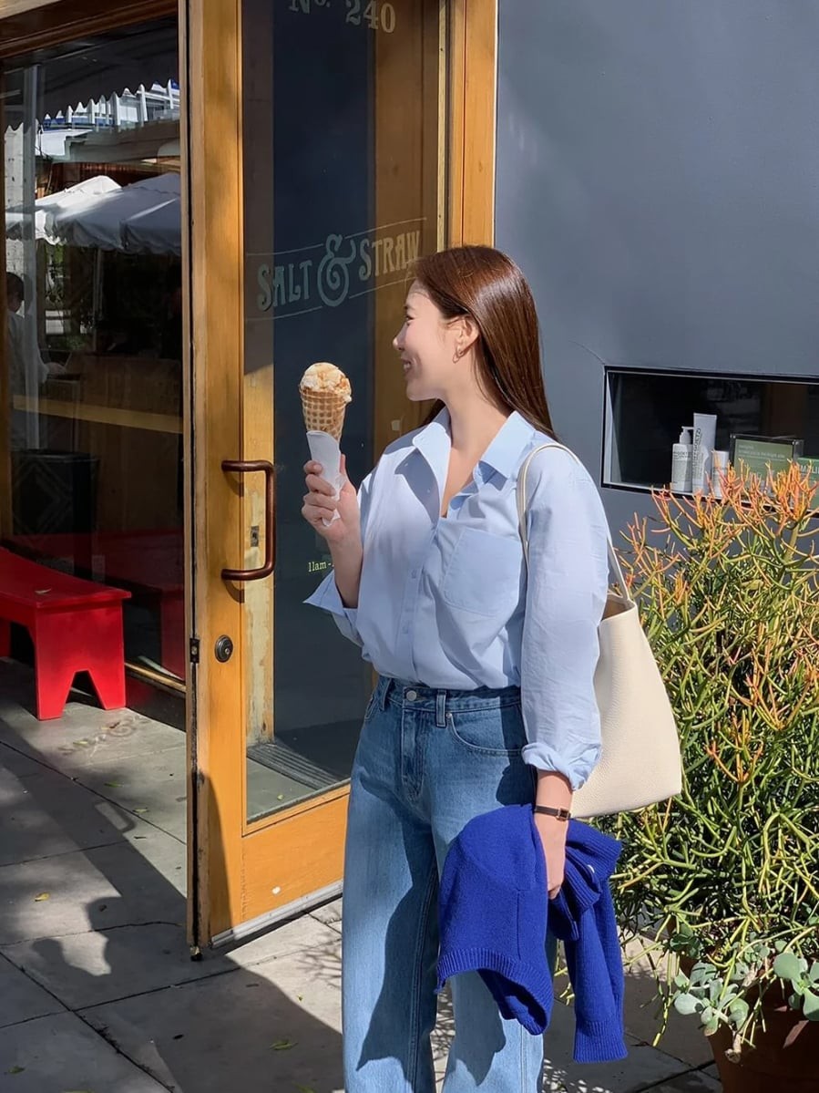 Các gam màu như xanh nhạt, hồng phấn, tím lilac hay trắng sữa không chỉ giúp gương mặt trông sáng hơn mà còn mang lại cảm giác mềm mại cho tổng thể trang phục. 