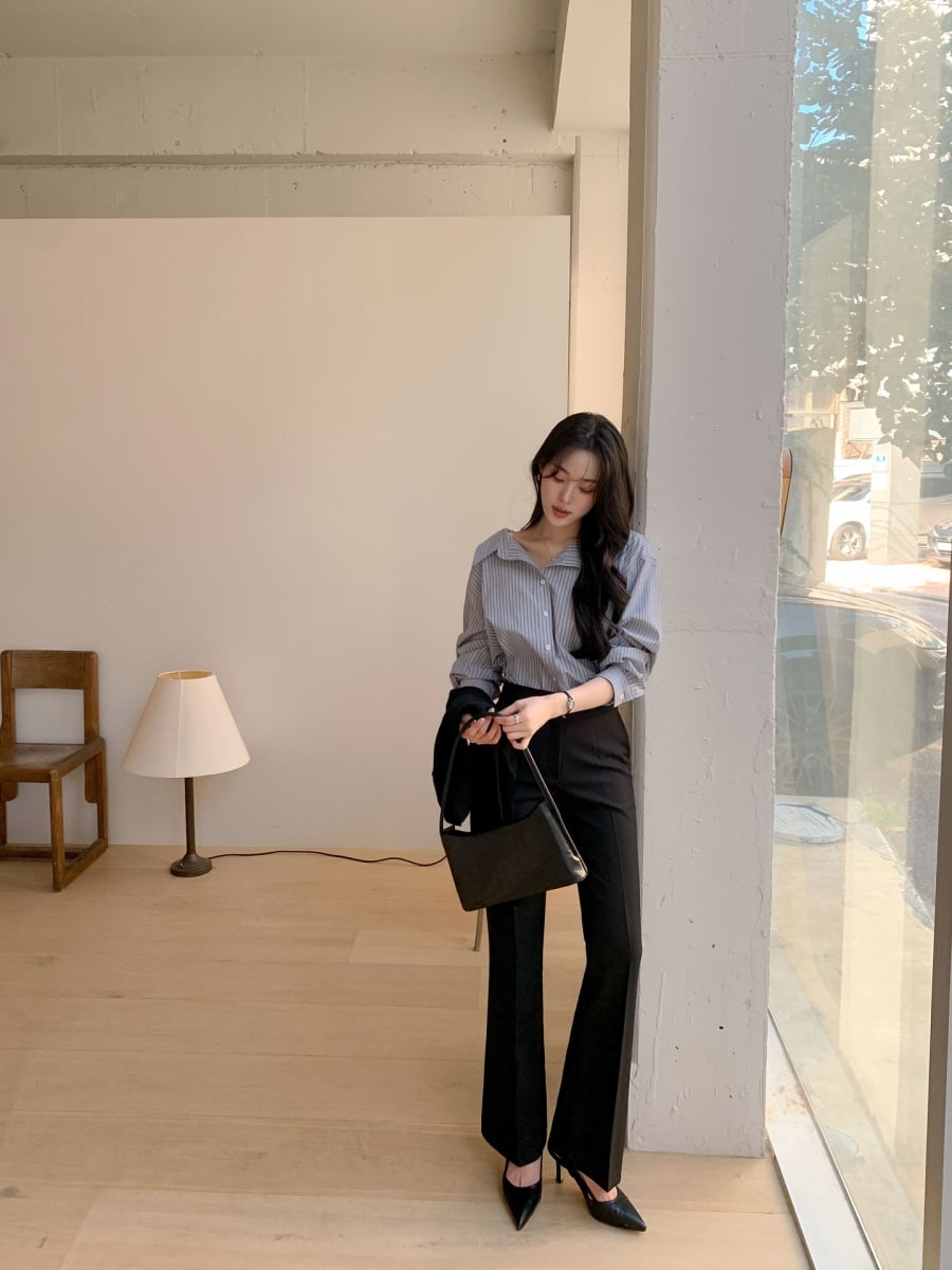 Trong mùa hè, bộ đôi này đặc biệt phù hợp với môi trường công sở hoặc những dịp cần vẻ ngoài chỉn chu nhưng không quá cứng nhắc.