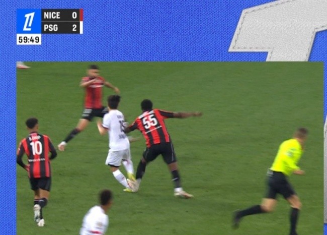 Youssouf Ndayishimiye phạm lỗi với Lee Kang-in