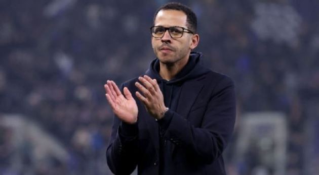 Liam Rosenior thất vọng sau trận thua thảm.