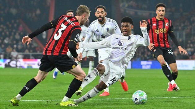 Tình huống gây tranh cãi khiến MU mất một quả phạt đền.