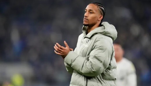 Rooney cho rằng Chelsea sẽ phải bổ sung thêm trung phong.