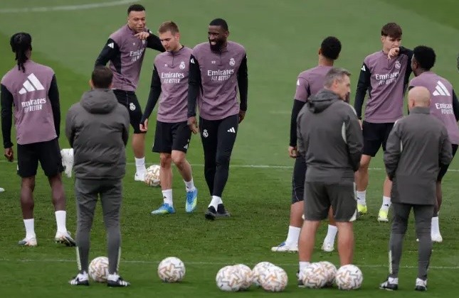 Real thiếu vắng 5 cầu thủ trong trận derby Madrid.