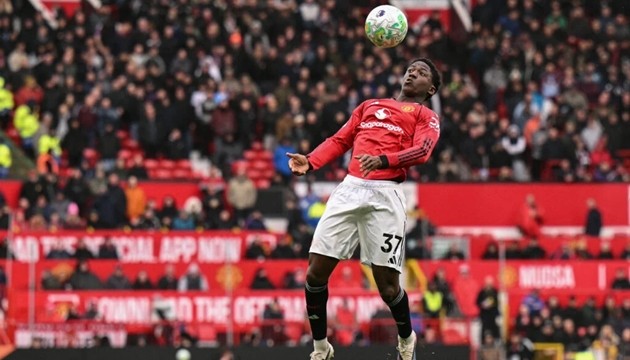 Được Carrick tin tưởng, Mainoo càng tỏa sáng.