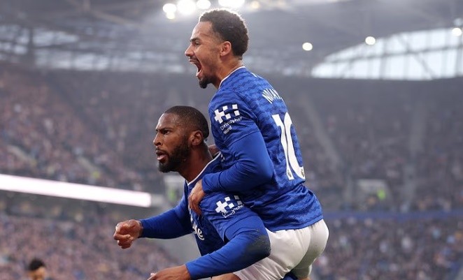 Everton giành chiến thắng đậm đà trước Chelsea.