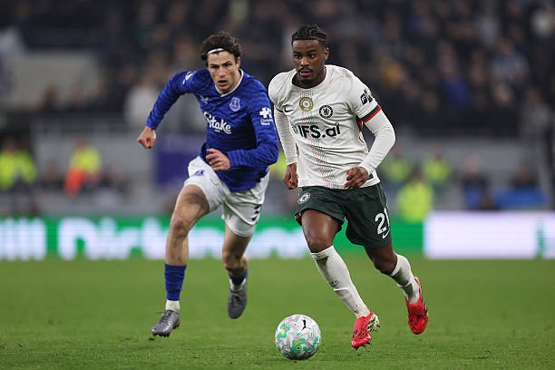 Jorrel Hato — 6.2 điểm: Cố gắng duy trì sự tập trung trước sức ép lớn từ hàng công của đối phương. Dù đội nhà nhận tới ba bàn thua, Hato vẫn thi đấu tương đối tròn vai, có những pha xử lý bóng tĩnh tại và nỗ lực bọc lót tốt hơn hẳn so với người đá cặp.