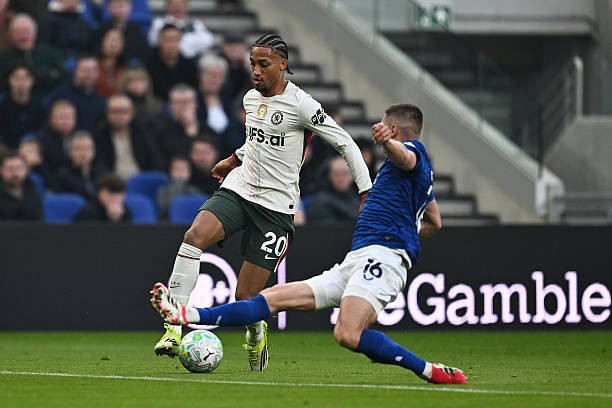 Joao Pedro — 6.2 điểm: Thường xuyên rơi vào tình trạng đói bóng do bị cô lập ở tuyến trên, nhưng Pedro vẫn thể hiện thái độ thi đấu năng nổ và tích cực di chuyển mỗi khi có cơ hội. Sự thiếu kết nối và bế tắc từ các vệ tinh xung quanh khiến nỗ lực cá nhân của anh không được đền đáp.