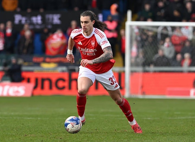  Calafiori đang hài lòng với mọi thứ ở Arsenal.