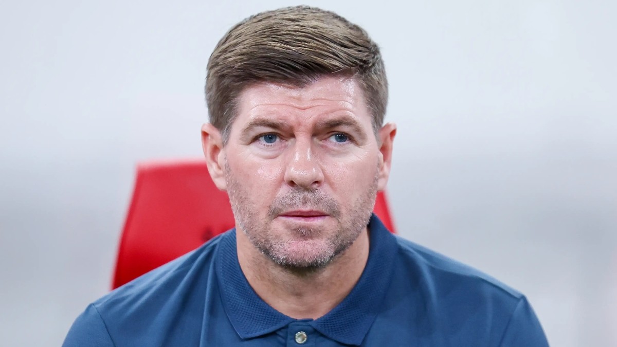 Gerrard công khai chỉ trích Amorim.