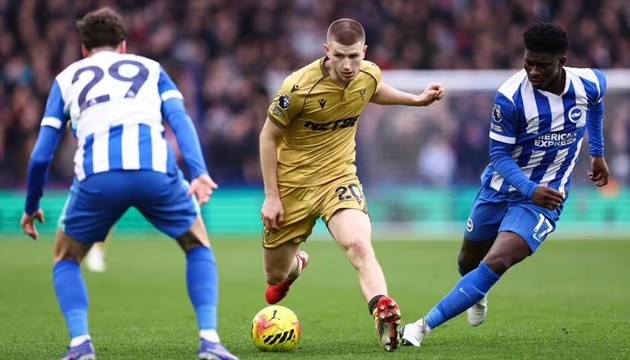 Adam Wharton là một trong những mục tiêu chuyển nhượng của Man United.