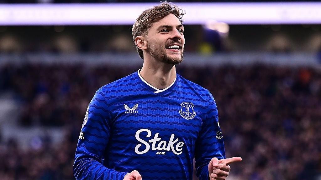 Everton không muốn bán Kiernan Dewsbury-Hall hè năm nay.