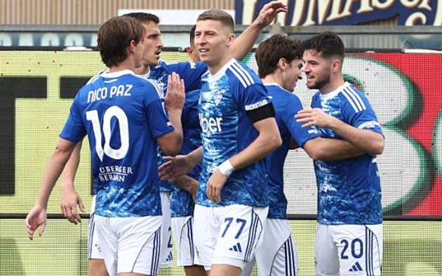 Como hủy diệt Pisa trên sân nhà.