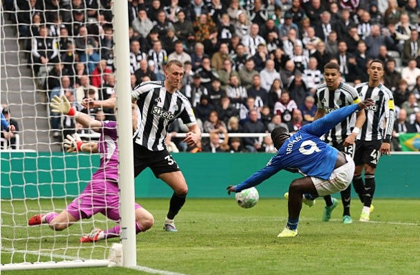 Newcastle ôm hận ở những phút cuối cùng.