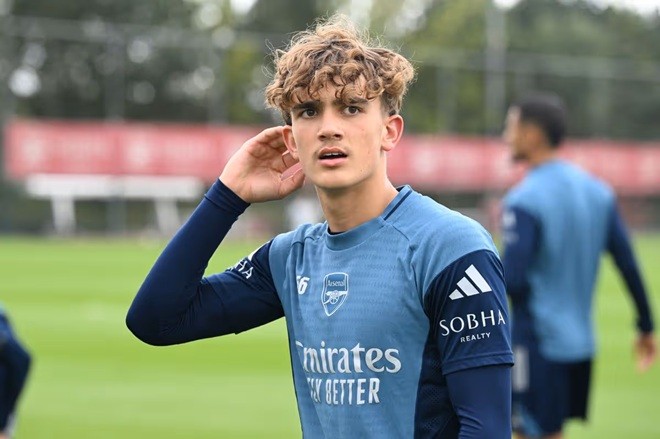 Dowman đang thu hút sự chú ý.