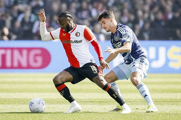 Feyenoord và Ajax chia điểm sau 90 phút.