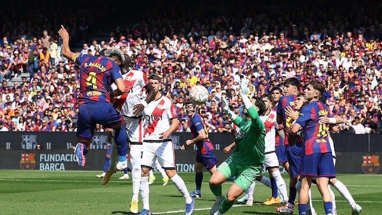 Barca giành điểm từ một tình huống cố định.