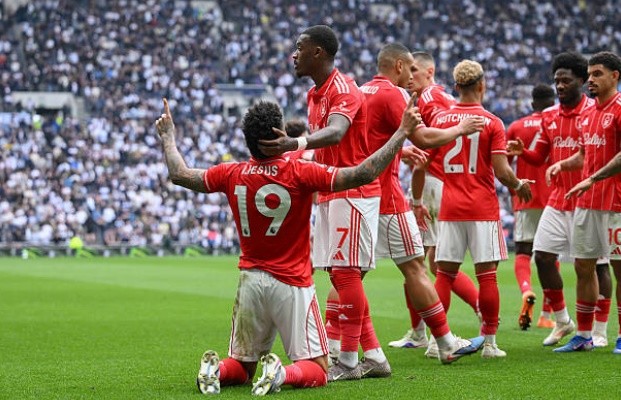 Forest hủy diệt Tottenham ngay tại London.