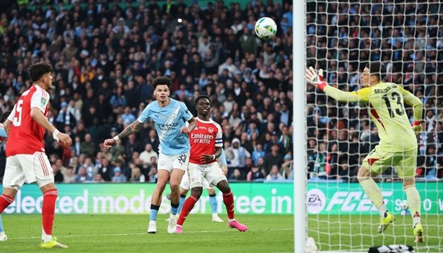 Cú đúp của O'Reilly nhấn chìm Arsenal.