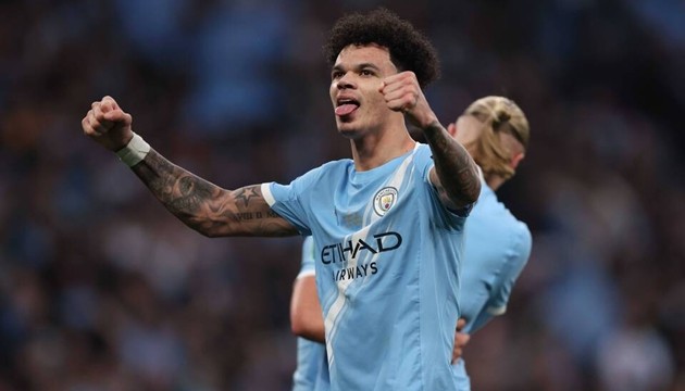 O'Reilly lập cú đúp nhấn chìm Pháo thủ, đưa Man City lên ngôi vô địch.